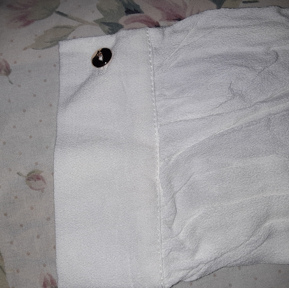 Long Sleeve V-neck Twust Front Top - Picture 7 of 8